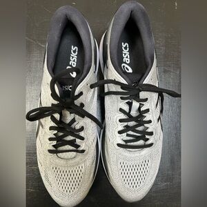 ASICS Light Gray and Black Athletic Sneakers T749N Men’s Size 10.5